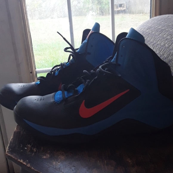 Nike - Picture 4 of 6